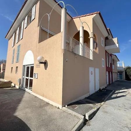 Spacieux 3 Pieces, Climatise Avec Parking A Saint-raphael - Fr-1-226a-202 شقة *