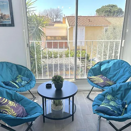 Spacieux 3 Pieces, Climatise Avec Parking A Saint-raphael - Fr-1-226a-202
