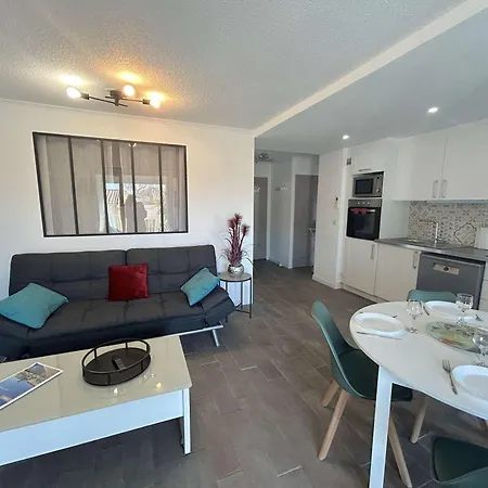 Apartment Spacieux 3 Pieces, Climatise Avec Parking A Saint-raphael - Fr-1-226a-202