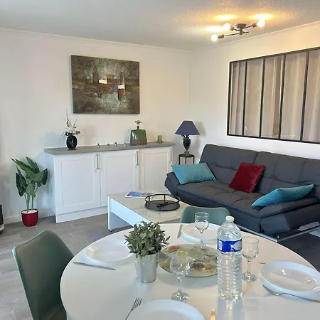 Spacieux 3 Pieces, Climatise Avec Parking A Saint-raphael - Fr-1-226a-202